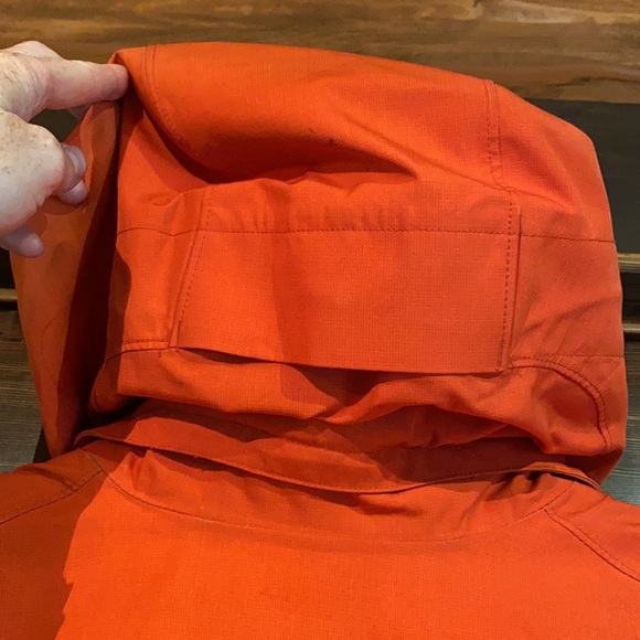 Patagonia Waterproof Insulated Ski Jacket - Picture 9 of 14